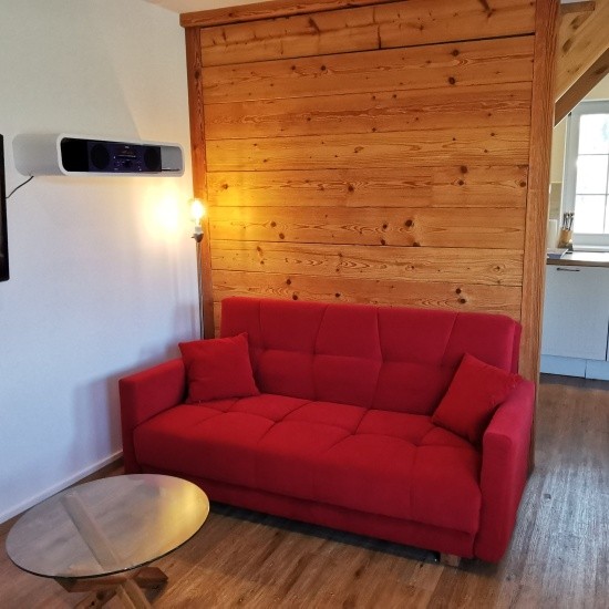 Ferienhaus Â»BienenhausÂ« - Blick vom Wohnbereich zur offenen KÃ¼che